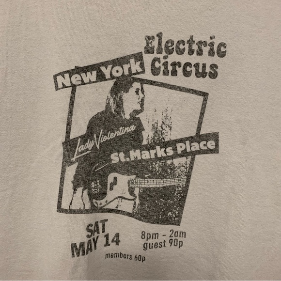 Brandy Melville Graphic Baby Tee - Picture 4 of 5